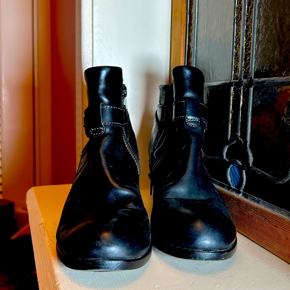 BOC BORN black ankle boots. Size 7M - Picture 5 of 10